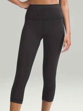 Lululemon Wunder Train High-Rise Crop 21" Black Size 6 NWOT